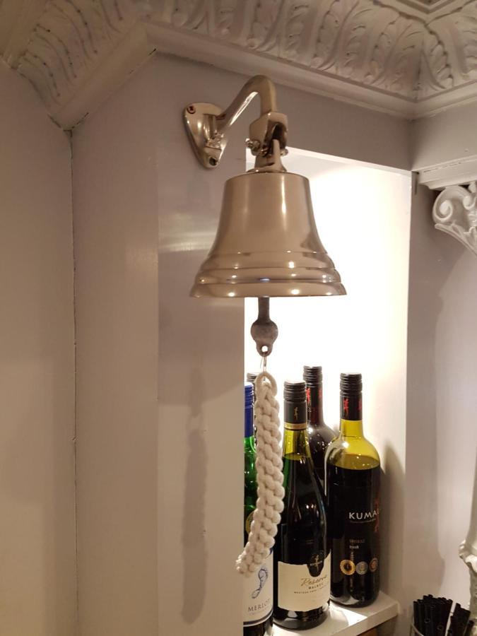 Отель The Bell Шифнал Экстерьер фото